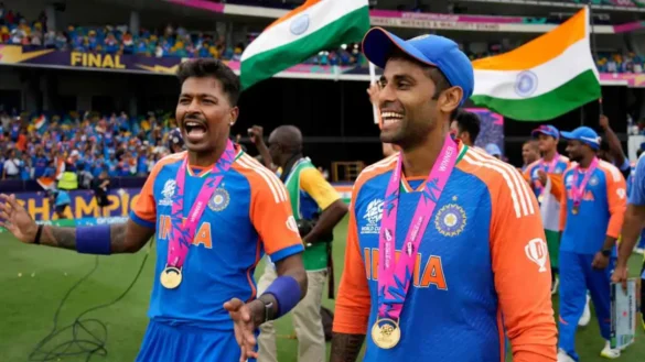 Suryakumar Yadav and Hardik Pandya discussing strategy ahead of IND vs SL series